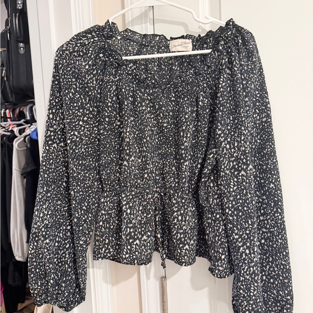 Universal Thread Black and White Blouse
